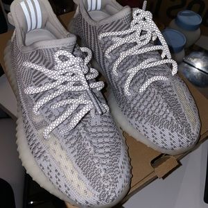 YEEZY STATIC NON REFLECTIVE SZ 4